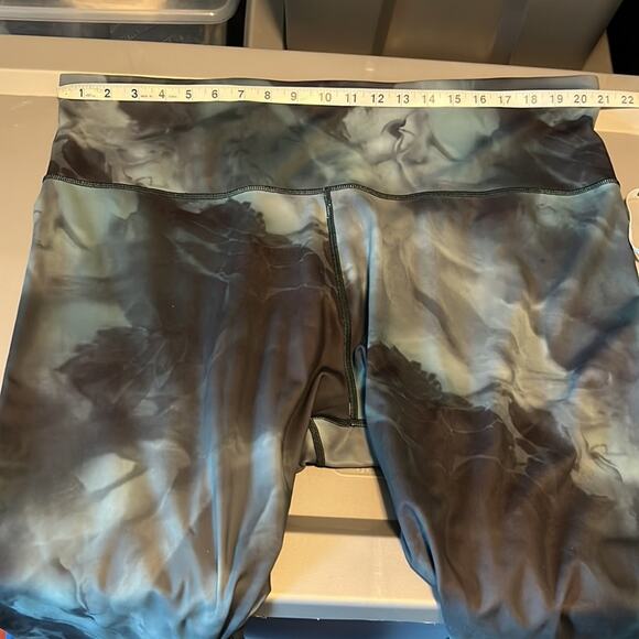 Athleta 3X Elation Printed Black & Gray 7/8 Tight Leggings - Picture 13 of 16